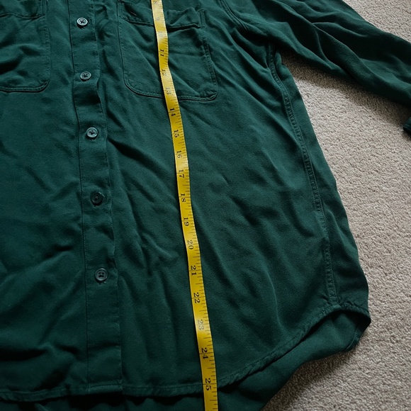 Aritzia Talula Green long sleeve button up shirt small - Picture 4 of 5